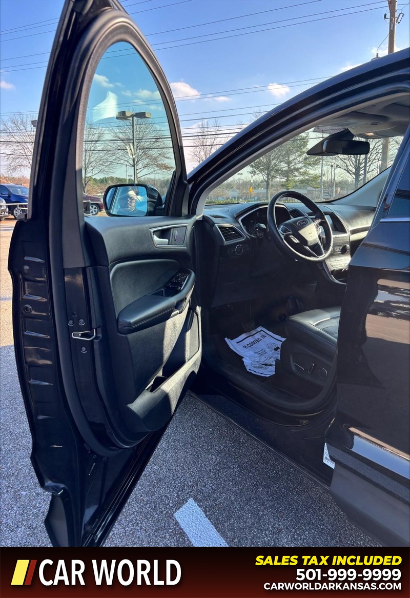 Ford Edge Vehicle Full-screen Gallery Image 12