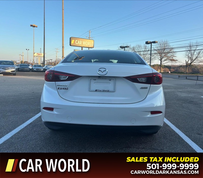 Mazda MAZDA3 4-Door Vehicle Full-screen Gallery Image 4