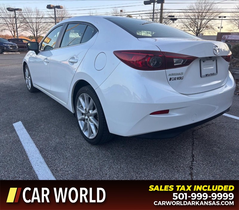 Mazda MAZDA3 4-Door Vehicle Full-screen Gallery Image 7