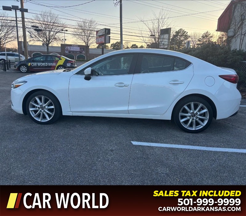 Mazda MAZDA3 4-Door Vehicle Full-screen Gallery Image 8