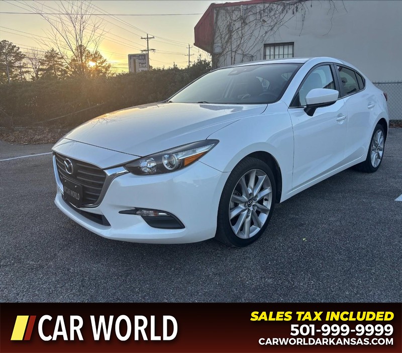 Mazda MAZDA3 4-Door Vehicle Full-screen Gallery Image 9