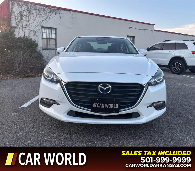 Mazda MAZDA3 4-Door Vehicle Full-screen Gallery Image 10