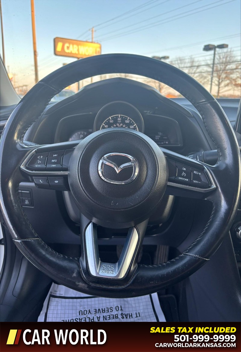 Mazda MAZDA3 4-Door Vehicle Full-screen Gallery Image 19