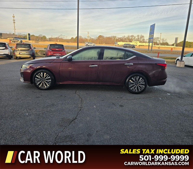 Nissan Altima Vehicle Full-screen Gallery Image 4