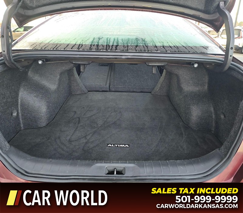 Nissan Altima Vehicle Full-screen Gallery Image 14