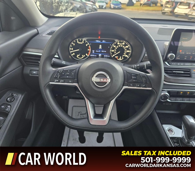 Nissan Altima Vehicle Full-screen Gallery Image 15