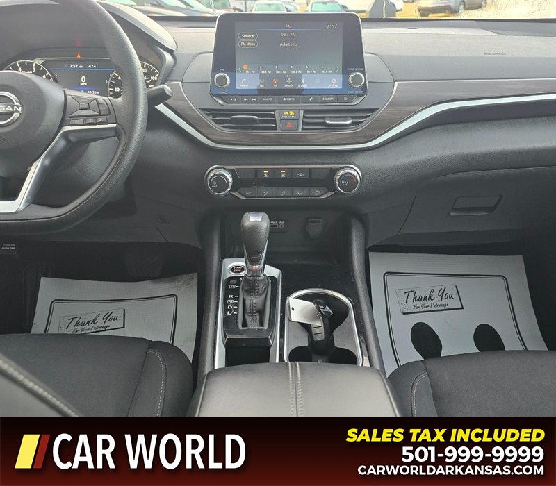 Nissan Altima Vehicle Full-screen Gallery Image 18