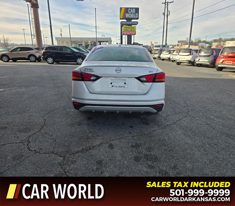 Nissan Altima Vehicle Full-screen Gallery Image 5