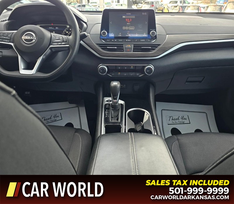 Nissan Altima Vehicle Full-screen Gallery Image 18