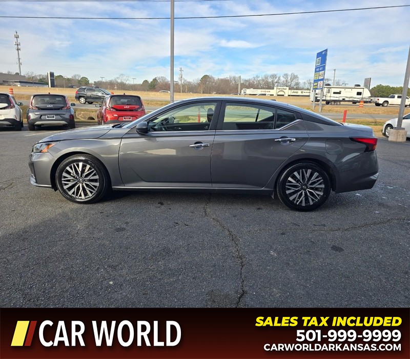 Nissan Altima Vehicle Full-screen Gallery Image 4