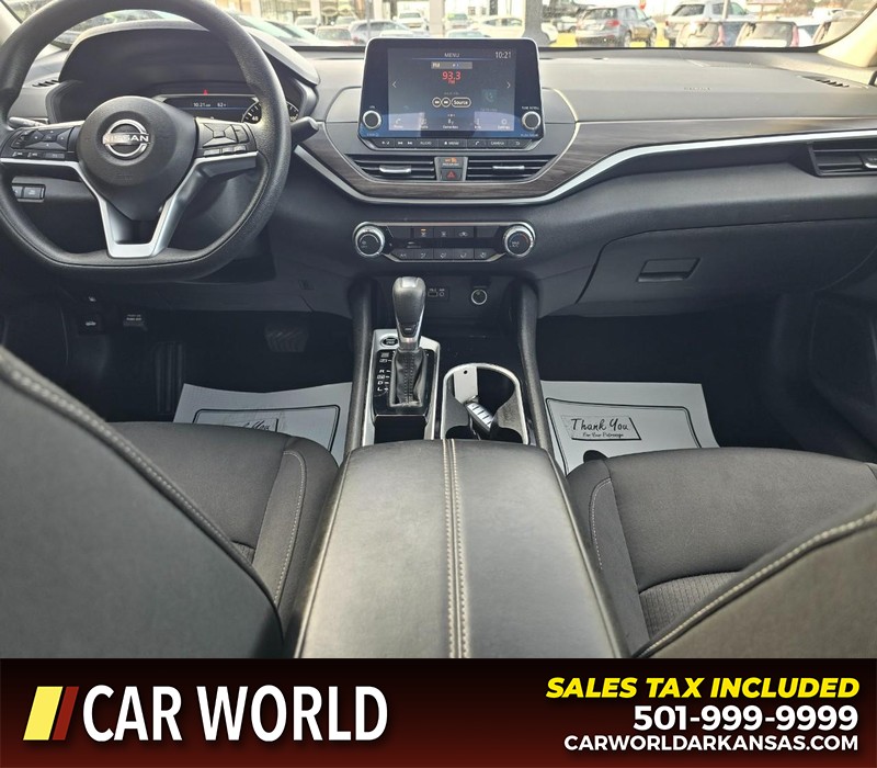 Nissan Altima Vehicle Full-screen Gallery Image 18