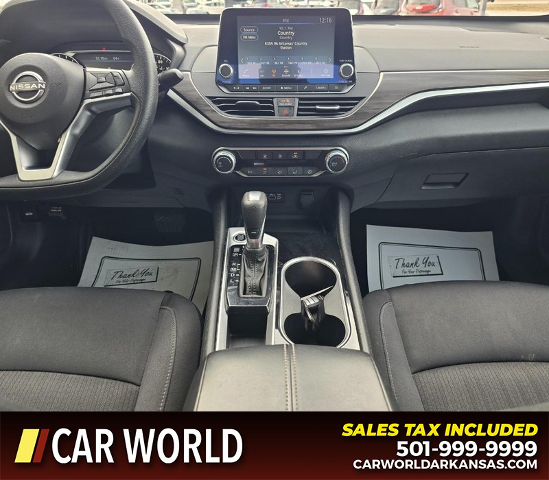 Nissan Altima Vehicle Full-screen Gallery Image 18