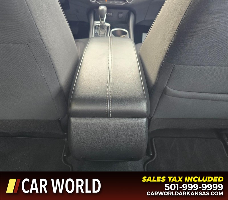 Nissan Altima Vehicle Full-screen Gallery Image 19