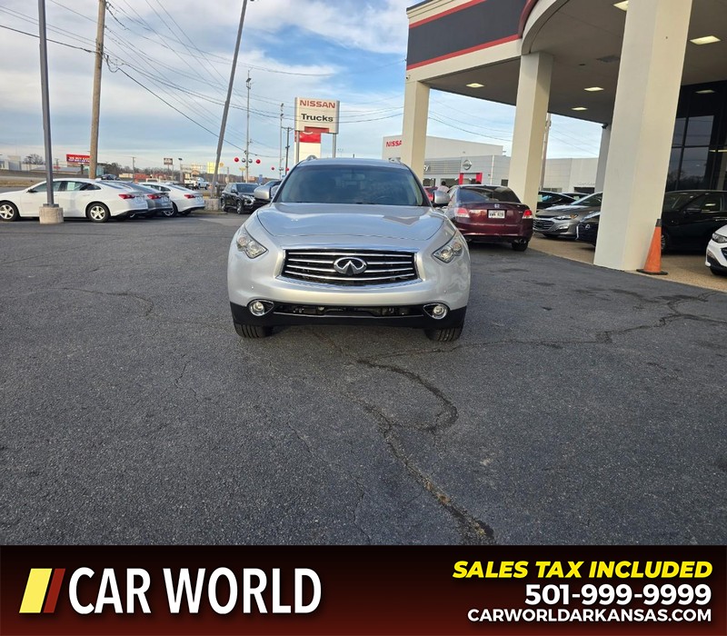 INFINITI QX70 Vehicle Full-screen Gallery Image 2