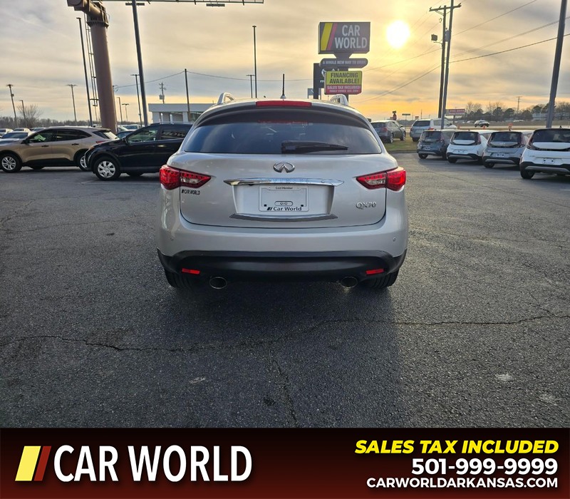 INFINITI QX70 Vehicle Full-screen Gallery Image 5