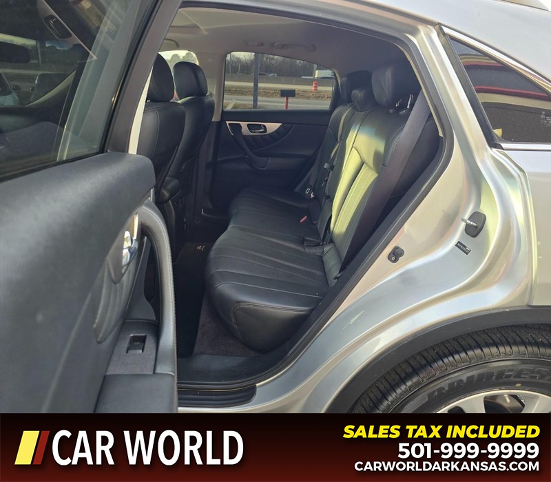 INFINITI QX70 Vehicle Full-screen Gallery Image 10