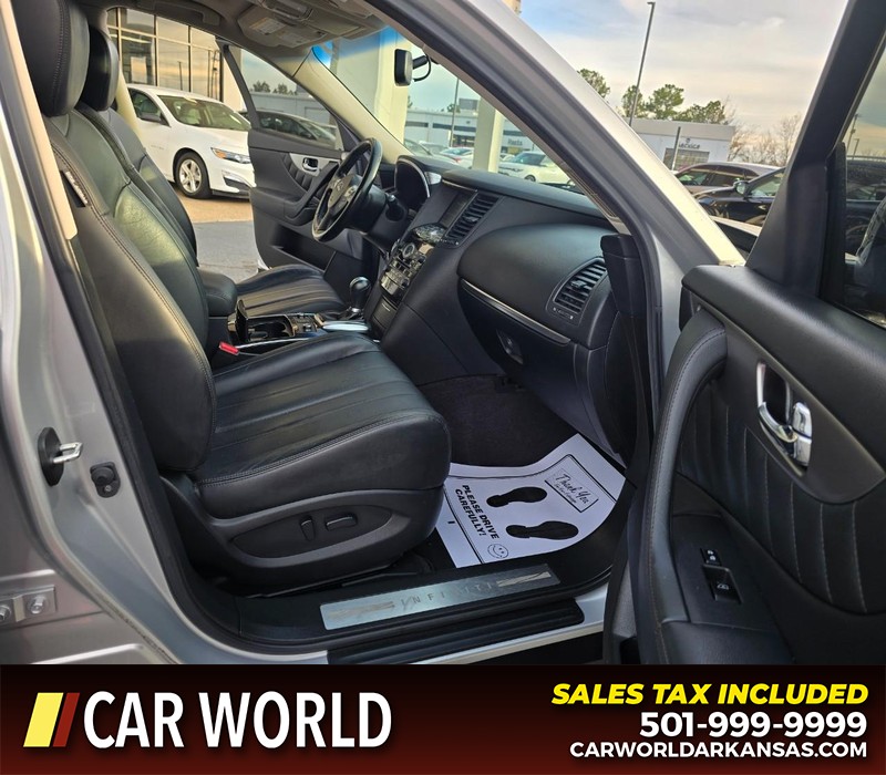 INFINITI QX70 Vehicle Full-screen Gallery Image 11