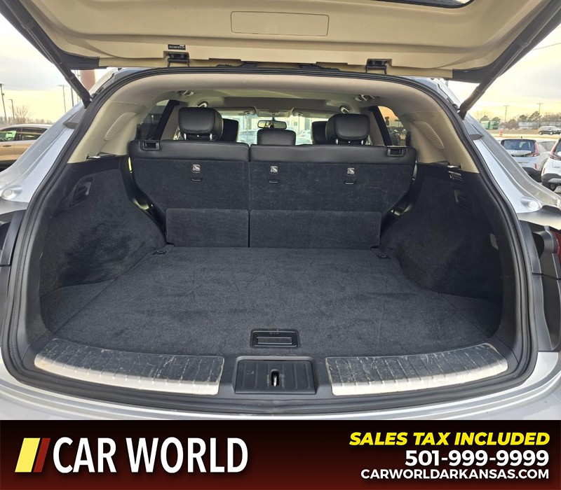 INFINITI QX70 Vehicle Full-screen Gallery Image 14