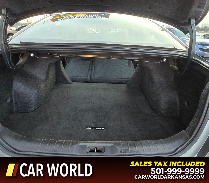 Nissan Altima Vehicle Full-screen Gallery Image 14