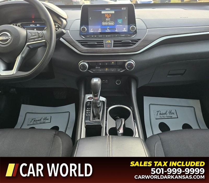 Nissan Altima Vehicle Full-screen Gallery Image 18