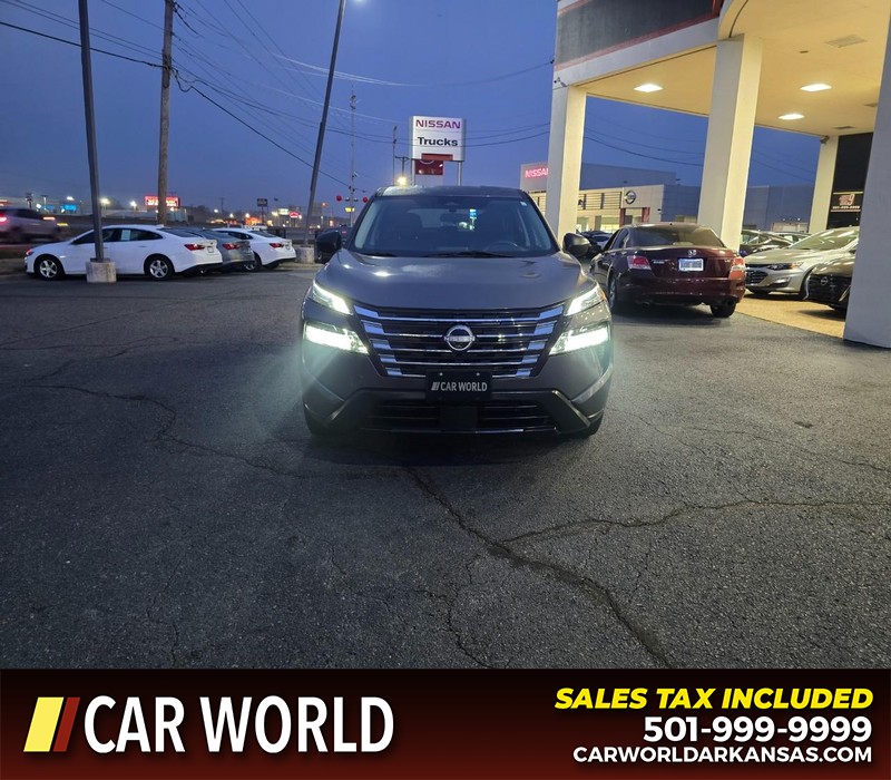 Nissan Rogue Vehicle Full-screen Gallery Image 2