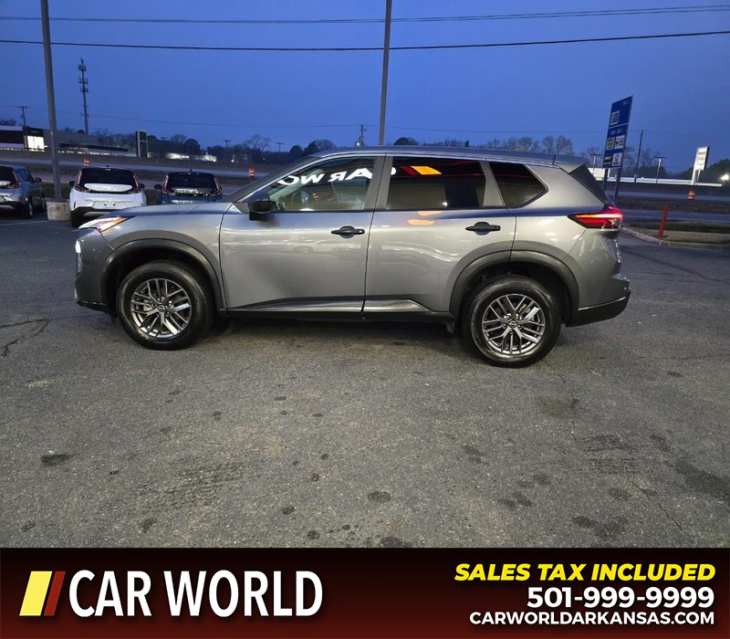 Nissan Rogue Vehicle Full-screen Gallery Image 4