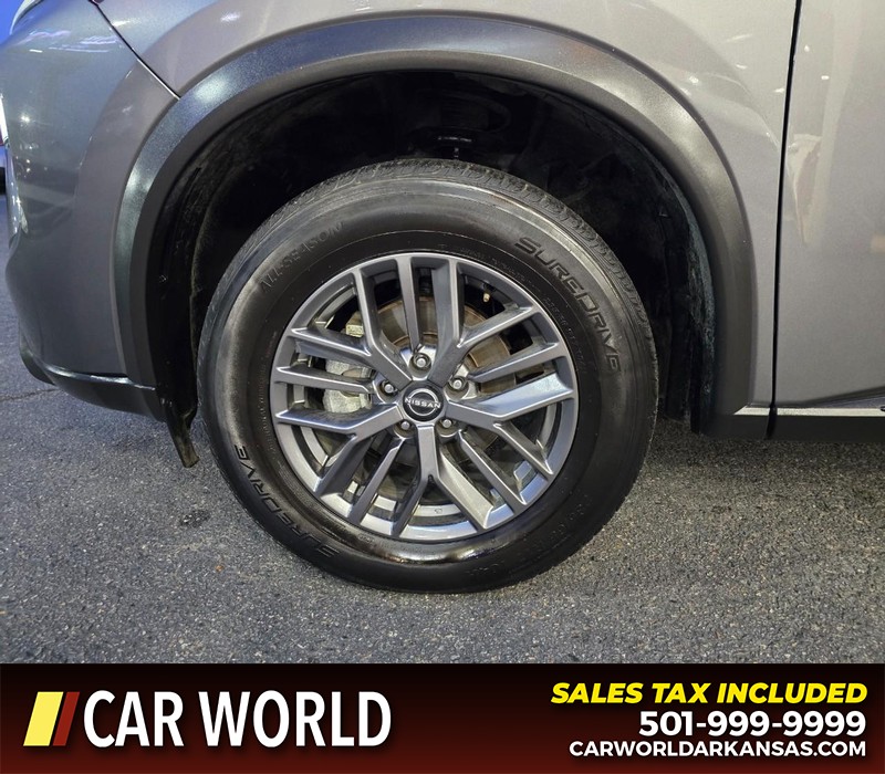 Nissan Rogue Vehicle Full-screen Gallery Image 6