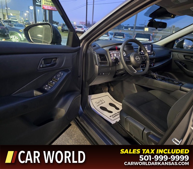 Nissan Rogue Vehicle Full-screen Gallery Image 7