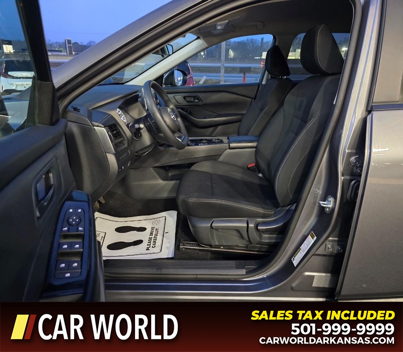 Nissan Rogue Vehicle Full-screen Gallery Image 8