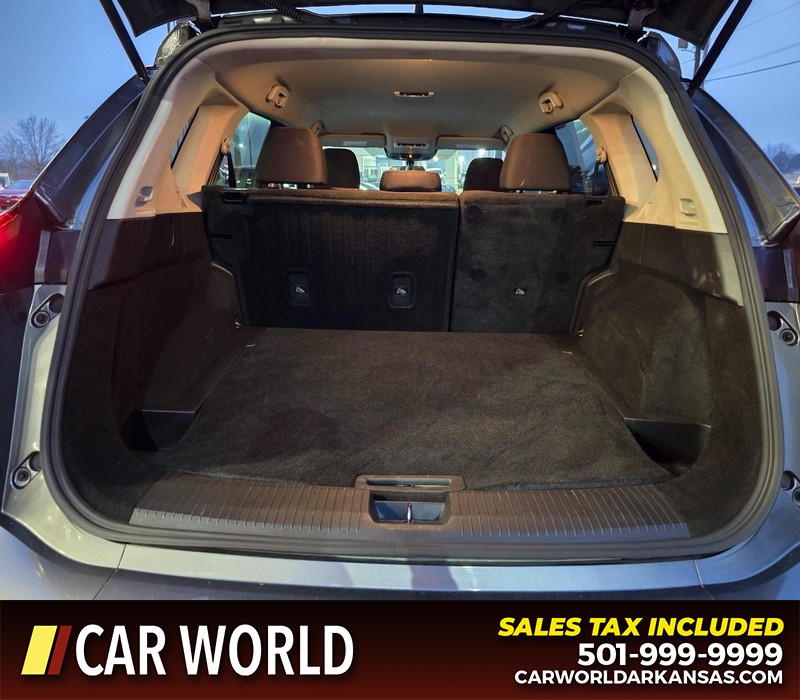 Nissan Rogue Vehicle Full-screen Gallery Image 13