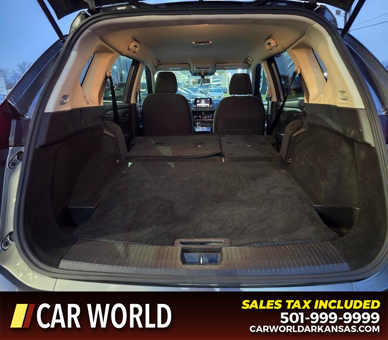 Nissan Rogue Vehicle Full-screen Gallery Image 14