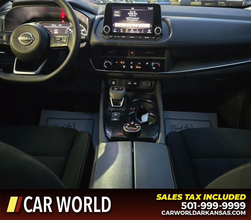 Nissan Rogue Vehicle Full-screen Gallery Image 18