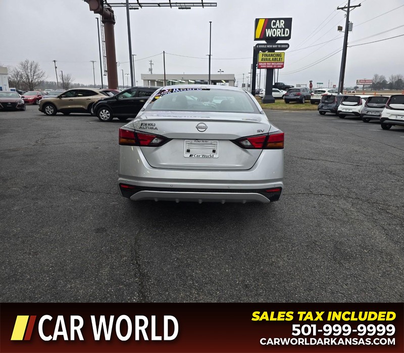 Nissan Altima Vehicle Full-screen Gallery Image 5