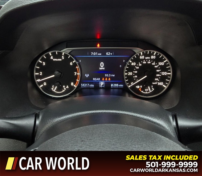 Nissan Altima Vehicle Full-screen Gallery Image 17