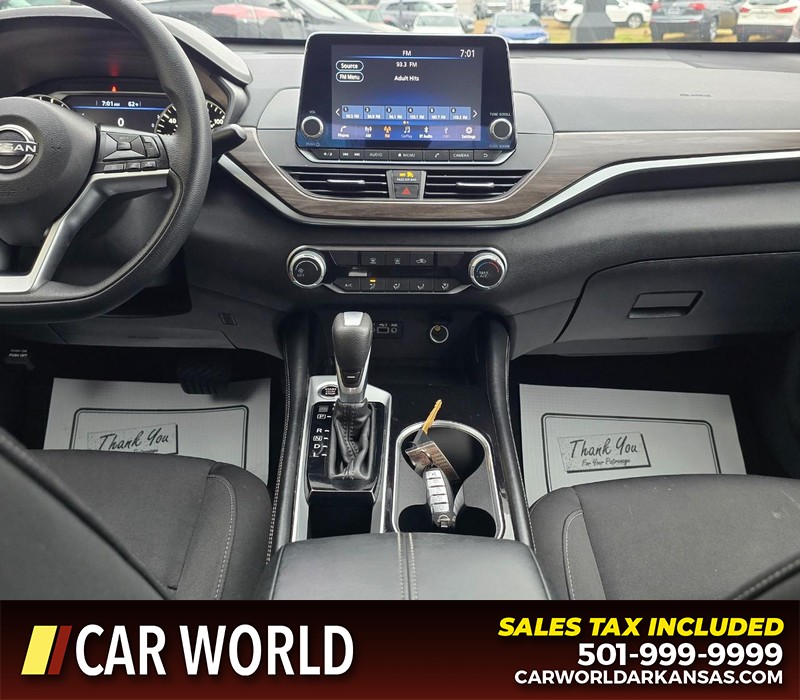 Nissan Altima Vehicle Full-screen Gallery Image 18