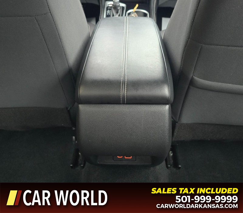 Nissan Altima Vehicle Full-screen Gallery Image 19