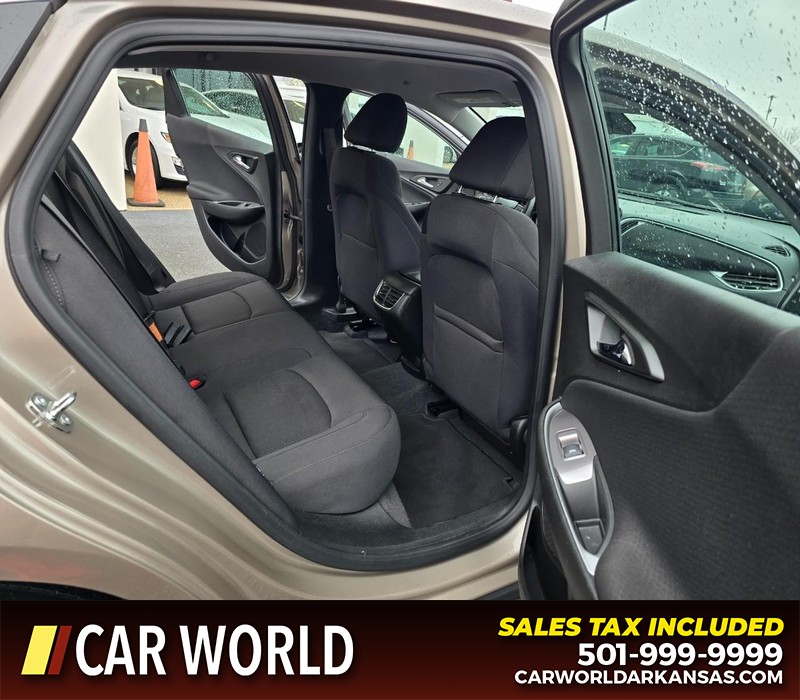 Chevrolet Malibu Vehicle Full-screen Gallery Image 12