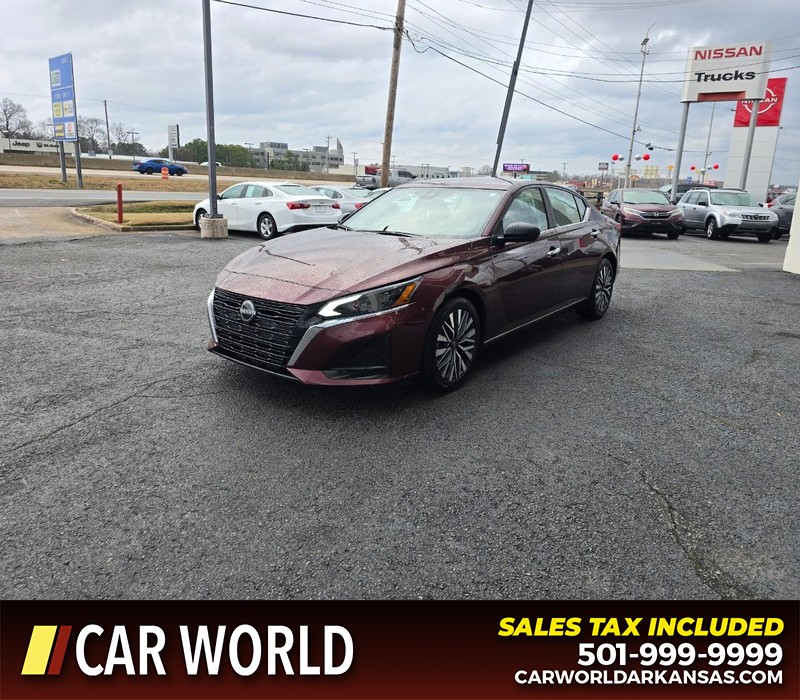 Nissan Altima Vehicle Full-screen Gallery Image 3