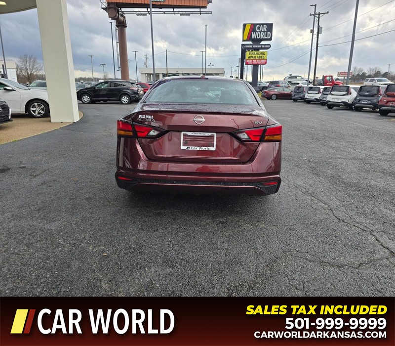 Nissan Altima Vehicle Full-screen Gallery Image 5