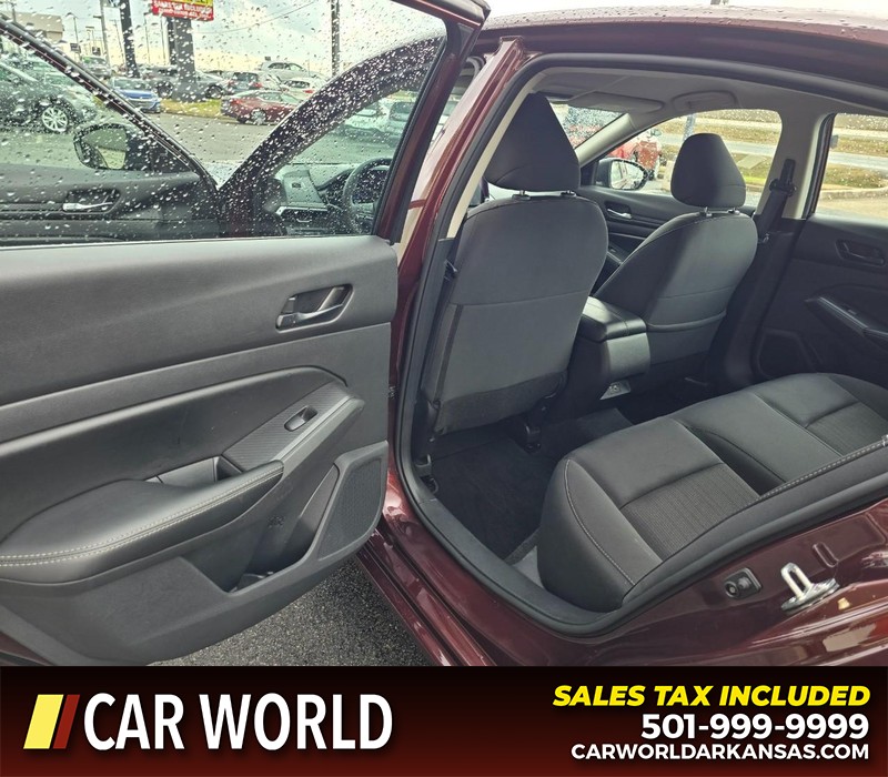 Nissan Altima Vehicle Full-screen Gallery Image 9