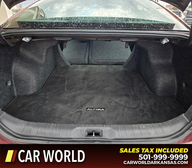 Nissan Altima Vehicle Full-screen Gallery Image 14