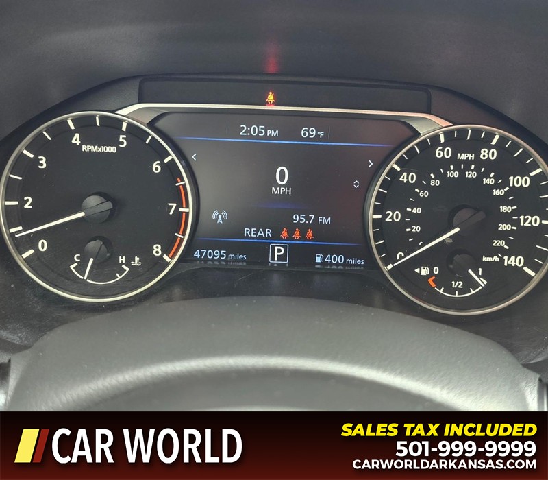 Nissan Altima Vehicle Full-screen Gallery Image 17