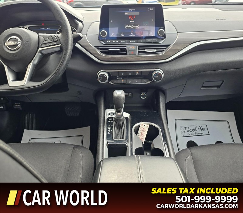 Nissan Altima Vehicle Full-screen Gallery Image 18