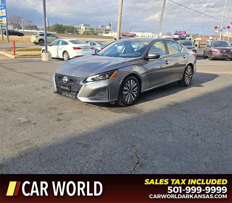 Nissan Altima Vehicle Full-screen Gallery Image 3