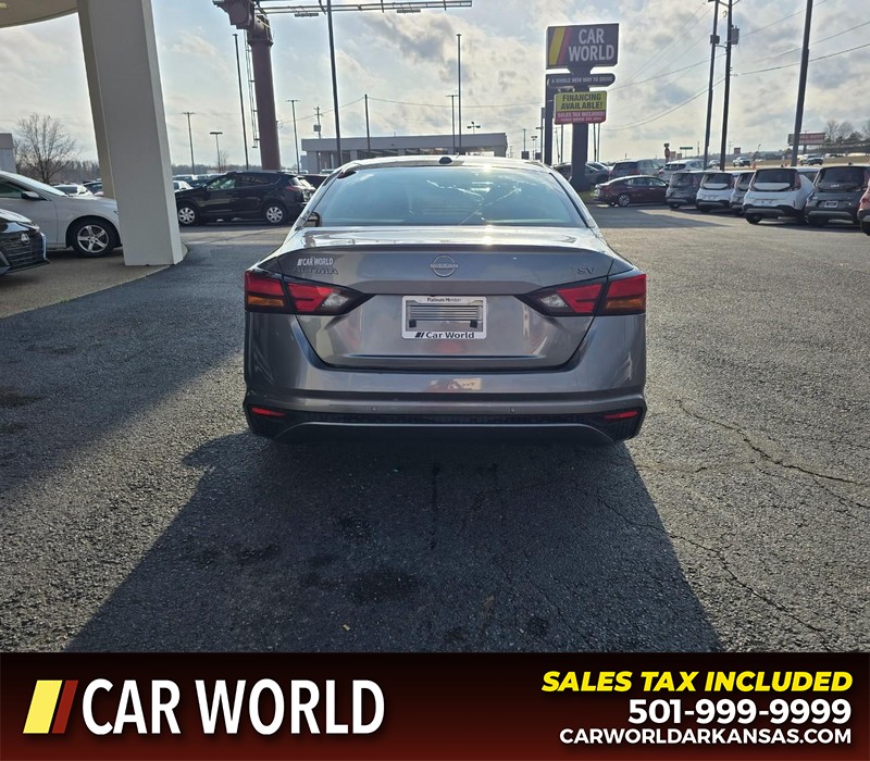 Nissan Altima Vehicle Full-screen Gallery Image 5