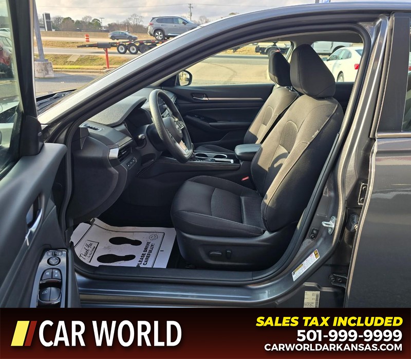 Nissan Altima Vehicle Full-screen Gallery Image 8