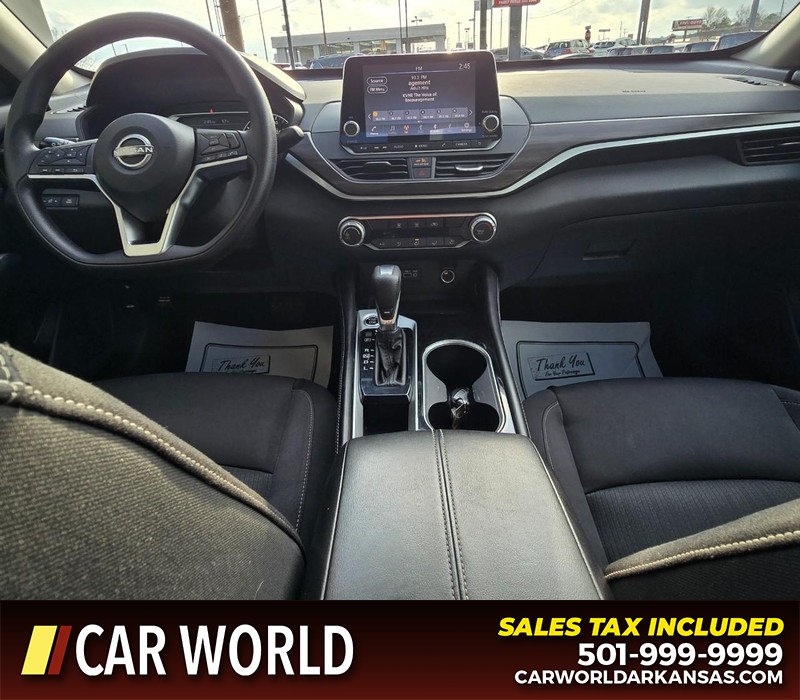 Nissan Altima Vehicle Full-screen Gallery Image 18