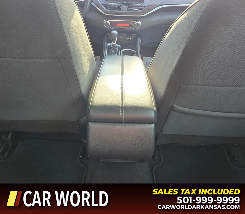 Nissan Altima Vehicle Full-screen Gallery Image 19