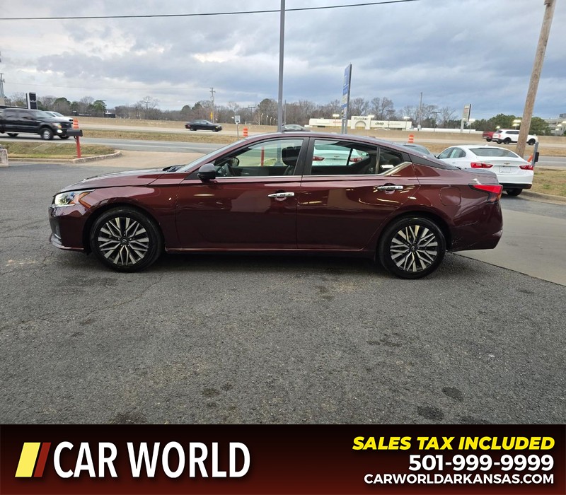 Nissan Altima Vehicle Full-screen Gallery Image 4