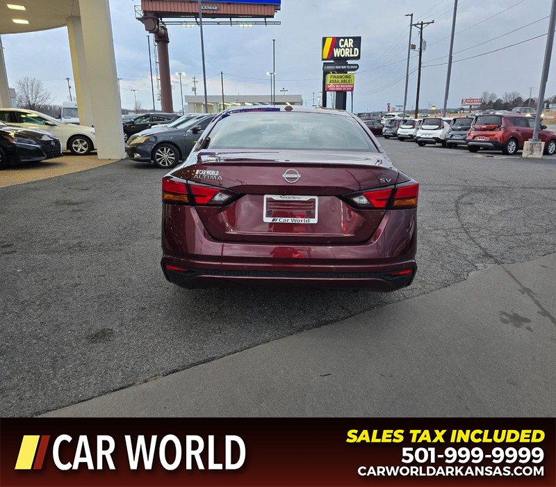 Nissan Altima Vehicle Full-screen Gallery Image 5